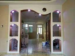 مدخل بإضاءة ملونة